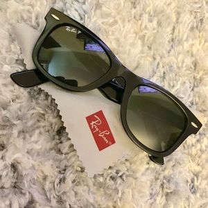 Ray-Ban Wayfarer Polarized Sunglasses
